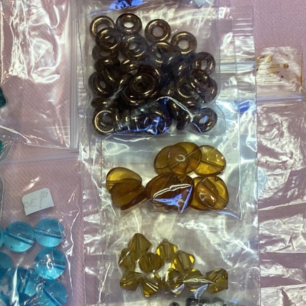 Lot #34 Jewelry Making Seed Beads and Larger Beads by the Hund… - Picture 7 of 9